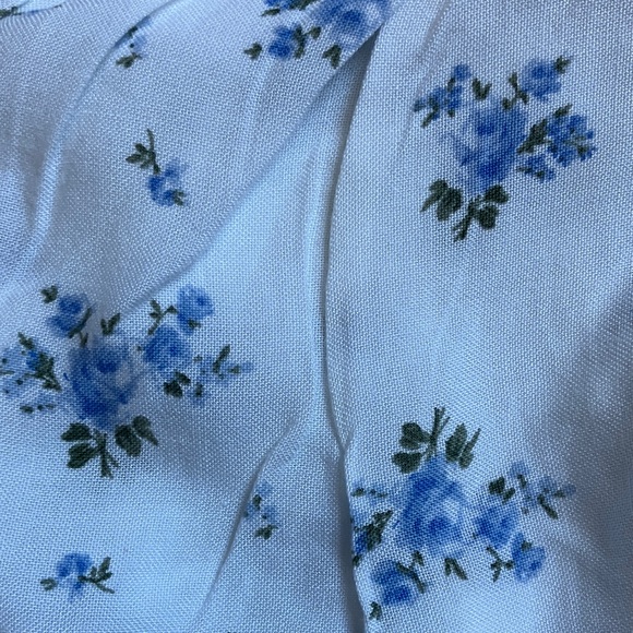 Hollister White and Blue Floral Two-Piece Set - Picture 5 of 5